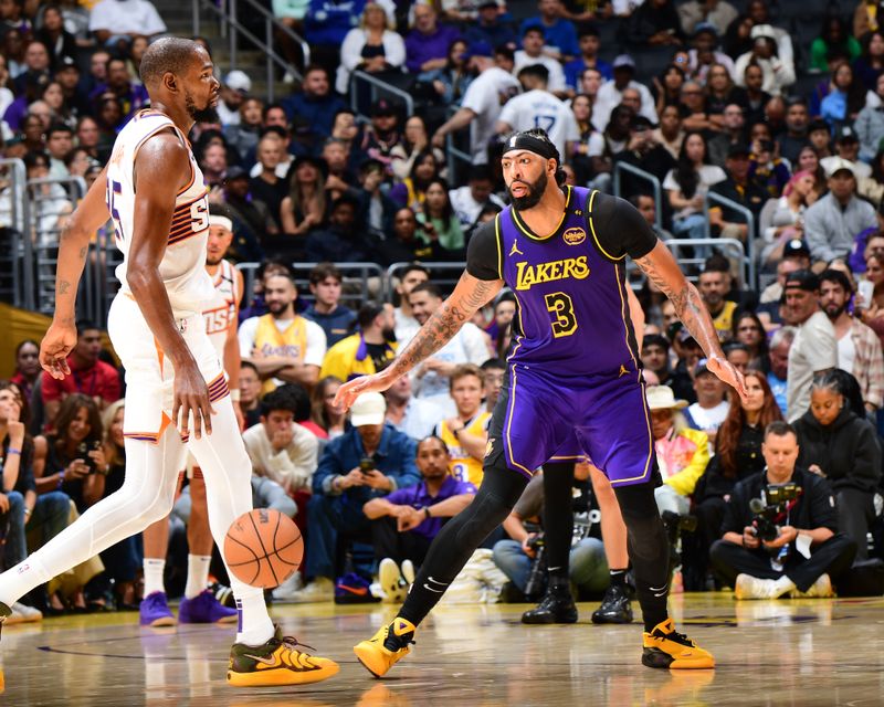 LOS ANGELES, CA - OCTOBER 25: Anthony Davis #3 of the Los Angeles Lakers plays defense during the game against the Phoenix Suns on October 25, 2024 at Crypto.Com Arena in Los Angeles, California. NOTE TO USER: User expressly acknowledges and agrees that, by downloading and/or using this Photograph, user is consenting to the terms and conditions of the Getty Images License Agreement. Mandatory Copyright Notice: Copyright 2024 NBAE (Photo by Adam Pantozzi/NBAE via Getty Images)