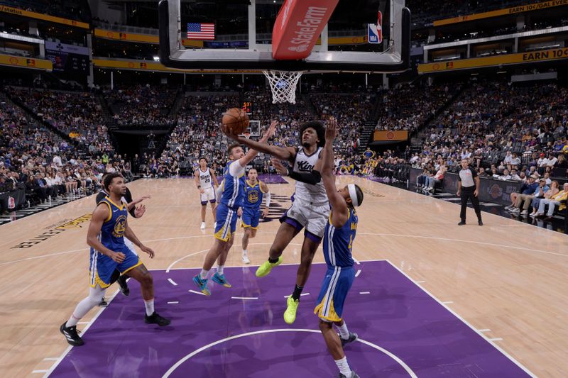 SACRAMENTO, CA - OCTOBER 9: Issac Jones #17 of the Sacramento Kings drives to the basket during the game against the Golden State Warriors during a NBA preseason game on October 9, 2024 at Golden 1 Center in Sacramento, California. NOTE TO USER: User expressly acknowledges and agrees that, by downloading and or using this Photograph, user is consenting to the terms and conditions of the Getty Images License Agreement. Mandatory Copyright Notice: Copyright 2024 NBAE (Photo by Rocky Widner/NBAE via Getty Images)