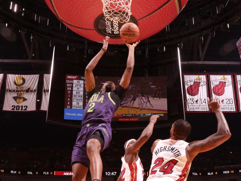 MIAMI, FL - OCTOBER 22: Herbert Jones #2 of the New Orleans Pelicans drives to the basket during the game against the Miami Heat on January 1, 2025 at Kaseya Center in Miami, Florida. NOTE TO USER: User expressly acknowledges and agrees that, by downloading and or using this Photograph, user is consenting to the terms and conditions of the Getty Images License Agreement. Mandatory Copyright Notice: Copyright 2025 NBAE (Photo by Issac Baldizon/NBAE via Getty Images)
