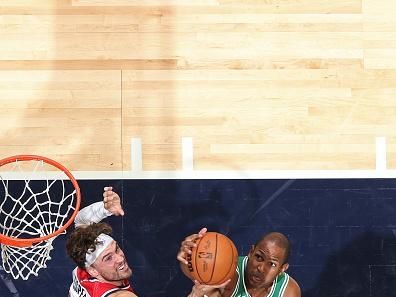 WASHINGTON, DC -? OCTOBER 30: Al Horford #42 of the Boston Celtics blocks the shot during the game against the Washington Wizards on October 30, 2023 at Capital One Arena in Washington, DC. NOTE TO USER: User expressly acknowledges and agrees that, by downloading and or using this Photograph, user is consenting to the terms and conditions of the Getty Images License Agreement. Mandatory Copyright Notice: Copyright 2023 NBAE (Photo by Stephen Gosling/NBAE via Getty Images)