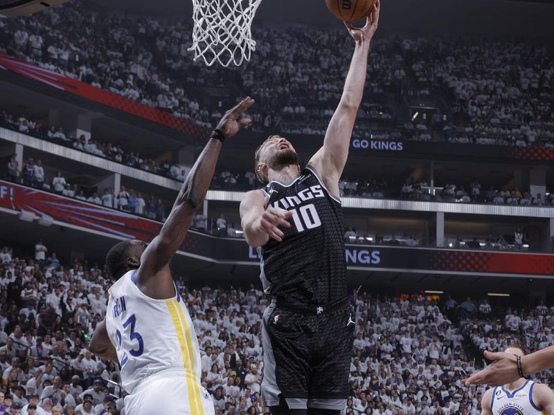 SACRAMENTO, CA - APRIL 15: Domantas Sabonis #10 of the Sacramento Kings shoots the ball during Round 1 Game 1 of the 2023 NBA Playoffs against the Golden State Warriors on April 15, 2023 at Golden 1 Center in Sacramento, California. NOTE TO USER: User expressly acknowledges and agrees that, by downloading and or using this Photograph, user is consenting to the terms and conditions of the Getty Images License Agreement. Mandatory Copyright Notice: Copyright 2023 NBAE (Photo by Rocky Widner/NBAE via Getty Images)