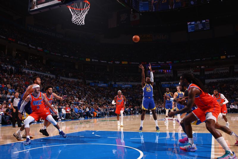 OKLAHOMA CITY, OK - NOVEMBER 10: Jonathan Kuminga #00 of the Golden State Warriors free throw during the game against the Oklahoma City Thunder on November 10, 2024 at Paycom Center in Oklahoma City, Oklahoma. NOTE TO USER: User expressly acknowledges and agrees that, by downloading and or using this photograph, User is consenting to the terms and conditions of the Getty Images License Agreement. Mandatory Copyright Notice: Copyright 2024 NBAE (Photo by Zach Beeker/NBAE via Getty Images)