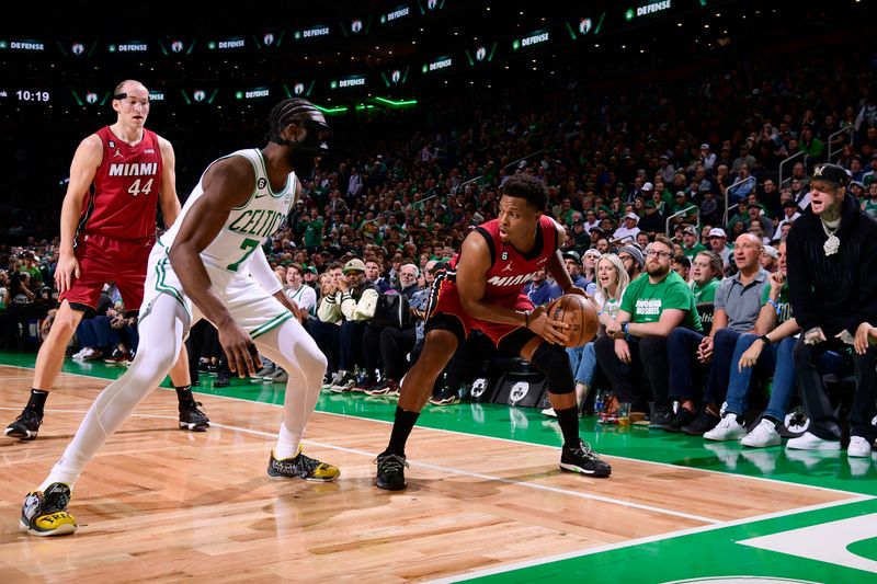 BOSTON, MA - MAY 17: Kyle Lowry #7 of the Miami Heat handles the ball during Game 1 of the Eastern Conference Finals 2023 NBA Playoffs on May 17, 2023 at the TD Garden in Boston, Massachusetts. NOTE TO USER: User expressly acknowledges and agrees that, by downloading and or using this photograph, User is consenting to the terms and conditions of the Getty Images License Agreement. Mandatory Copyright Notice: Copyright 2023 NBAE  (Photo by Brian Babineau/NBAE via Getty Images)