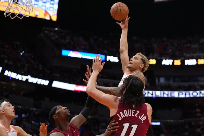 MIAMI, FL - FEBRUARY 7: Jeremy Sochan #10 of the San Antonio Spurs shoots the ball during the game against the Miami Heat on February 7, 2024 at Kaseya Center in Miami, Florida. NOTE TO USER: User expressly acknowledges and agrees that, by downloading and or using this Photograph, user is consenting to the terms and conditions of the Getty Images License Agreement. Mandatory Copyright Notice: Copyright 2024 NBAE (Photo by Eric Espada/NBAE via Getty Images)