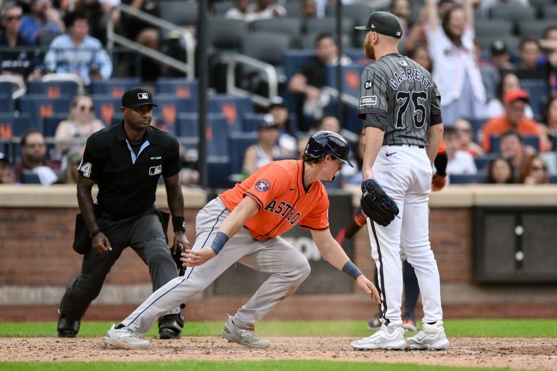 Jun 29, 2024; New York City, New York, USA; Houston Astros outfielder Jake Meyers (6) scores a run on a wild pitch by New York Mets pitcher Reed Garrett (75) during the eighth inning at Citi Field. Mandatory Credit: John Jones-USA TODAY Sports