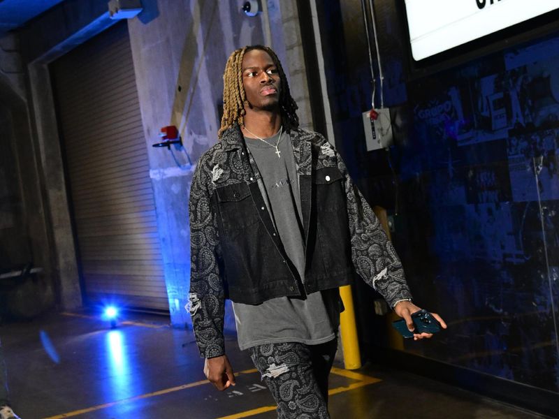 LOS ANGELES, CA - FEBRUARY 25: Keon Ellis #23 of the Sacramento Kings arrives to the arena before the game against the LA Clippers on February 25, 2024 at Crypto.Com Arena in Los Angeles, California. NOTE TO USER: User expressly acknowledges and agrees that, by downloading and/or using this Photograph, user is consenting to the terms and conditions of the Getty Images License Agreement. Mandatory Copyright Notice: Copyright 2024 NBAE (Photo by Adam Pantozzi/NBAE via Getty Images)