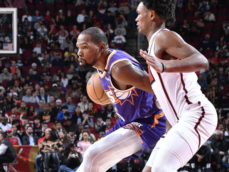 HOUSTON, TX - FEBRUARY 12: Kevin Durant #35 of the Phoenix Suns looks to pass the ball during the game against the Houston Rockets on February 12, 2025 at the Toyota Center in Houston, Texas. NOTE TO USER: User expressly acknowledges and agrees that, by downloading and or using this photograph, User is consenting to the terms and conditions of the Getty Images License Agreement. Mandatory Copyright Notice: Copyright 2025 NBAE (Photo by Logan Riely/NBAE via Getty Images)