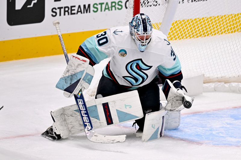 Nov 9, 2025; Dallas, Texas, USA; Seattle Kraken goaltender Matt Murray (30) makes a save on a Dallas Stars shot during the first period at the American Airlines Center. Mandatory Credit: Jerome Miron-Imagn Images