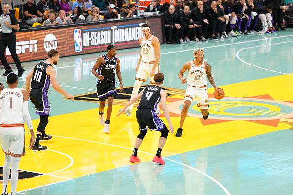 SAN ANTONIO, TX - NOVEMBER 17: Jeremy Sochan #10 of the San Antonio Spurs dribbles the ball during the In-Season Tournament game against the Sacramento Kings on November 17, 2023 at the Frost Bank Center in San Antonio, Texas. NOTE TO USER: User expressly acknowledges and agrees that, by downloading and or using this photograph, user is consenting to the terms and conditions of the Getty Images License Agreement. Mandatory Copyright Notice: Copyright 2023 NBAE (Photos by Darren Carroll/NBAE via Getty Images)