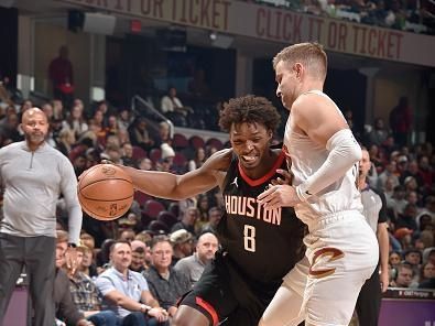 CLEVELAND, OH - DECEMBER 18: Jae'Sean Tate #8 of the Houston Rockets drives to the basket during the game against the Cleveland Cavaliers on December 18, 2023 at Rocket Mortgage FieldHouse in Cleveland, Ohio. NOTE TO USER: User expressly acknowledges and agrees that, by downloading and/or using this Photograph, user is consenting to the terms and conditions of the Getty Images License Agreement. Mandatory Copyright Notice: Copyright 2023 NBAE (Photo by David Liam Kyle/NBAE via Getty Images)