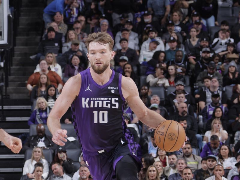 SACRAMENTO, CA - MARCH 4: Domantas Sabonis #10 of the Sacramento Kings handles the ball during the game against the Chicago Bulls on March 4, 2024 at Golden 1 Center in Sacramento, California. NOTE TO USER: User expressly acknowledges and agrees that, by downloading and or using this Photograph, user is consenting to the terms and conditions of the Getty Images License Agreement. Mandatory Copyright Notice: Copyright 2024 NBAE (Photo by Rocky Widner/NBAE via Getty Images)