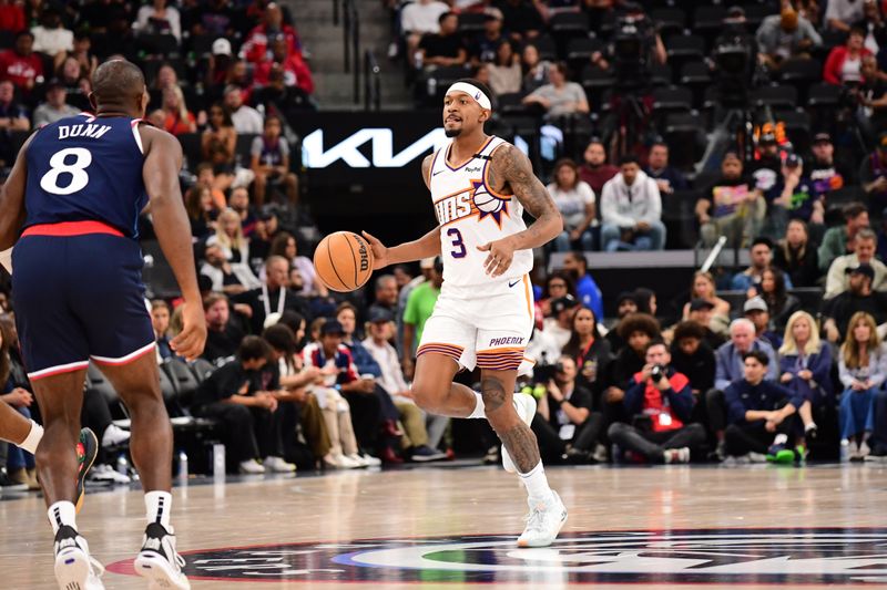 INGLEWOOD, CA - OCTOBER 23: Bradley Beal #3 of the Phoenix Suns dribbles the ball during the game against the LA Clippers on October 23, 2024 at Intuit Dome in Los Angeles, California. NOTE TO USER: User expressly acknowledges and agrees that, by downloading and/or using this Photograph, user is consenting to the terms and conditions of the Getty Images License Agreement. Mandatory Copyright Notice: Copyright 2024 NBAE (Photo by Adam Pantozzi/NBAE via Getty Images)