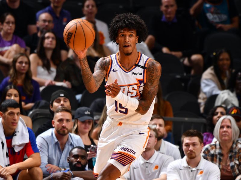 PHOENIX, AZ - OCTOBER 11: Jalen Bridges #15 of the Phoenix Suns passes the ball during the game against the Detroit Pistons during a NBA preseason game on October 11, 2024 at Footprint Center in Phoenix, Arizona. NOTE TO USER: User expressly acknowledges and agrees that, by downloading and or using this photograph, user is consenting to the terms and conditions of the Getty Images License Agreement. Mandatory Copyright Notice: Copyright 2024 NBAE (Photo by Barry Gossage/NBAE via Getty Images)