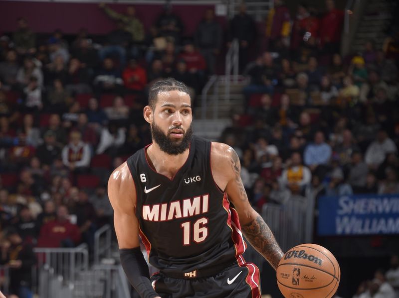 CLEVELAND, OH - NOVEMBER 20: Caleb Martin #16 of the Miami Heat handles the ball during the game against the Cleveland Cavaliers on November 20, 2022 at Rocket Mortgage FieldHouse in Cleveland, Ohio. NOTE TO USER: User expressly acknowledges and agrees that, by downloading and/or using this Photograph, user is consenting to the terms and conditions of the Getty Images License Agreement. Mandatory Copyright Notice: Copyright 2022 NBAE (Photo by David Liam Kyle/NBAE via Getty Images)