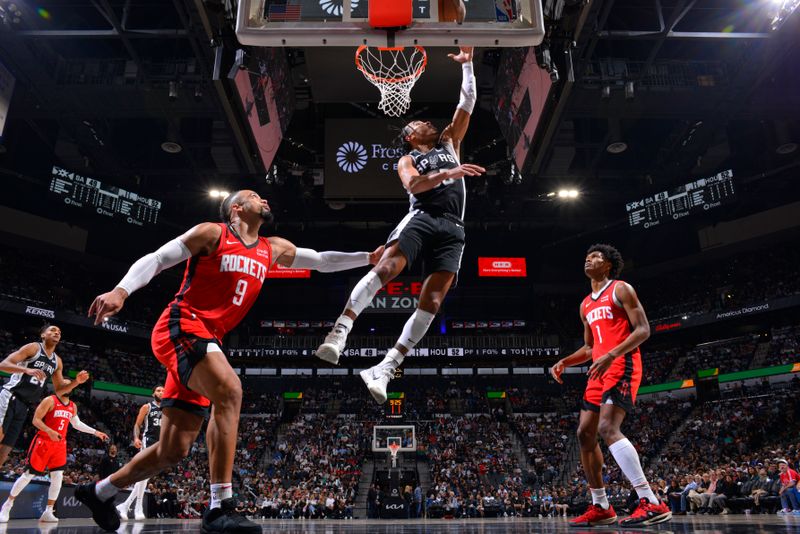 SAN ANTONIO, TX - MARCH 12: Tre Jones #33 of the San Antonio Spurs drives to the basket during the game against the Houston Rockets on March 12, 2024 at the Frost Bank Center in San Antonio, Texas. NOTE TO USER: User expressly acknowledges and agrees that, by downloading and or using this photograph, user is consenting to the terms and conditions of the Getty Images License Agreement. Mandatory Copyright Notice: Copyright 2024 NBAE (Photos by Jesse D. Garrabrant/NBAE via Getty Images)