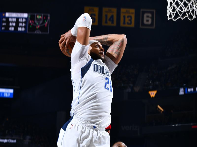 PHOENIX, AZ - NOVEMBER 12: Daniel Gafford #21 of the Dallas Mavericks dunks the ball during the game against the Golden State Warriors during the Emirates NBA Cup game on November 12, 2024 at Footprint Center in Phoenix, Arizona. NOTE TO USER: User expressly acknowledges and agrees that, by downloading and or using this photograph, user is consenting to the terms and conditions of the Getty Images License Agreement. Mandatory Copyright Notice: Copyright 2024 NBAE (Photo by Barry Gossage/NBAE via Getty Images)