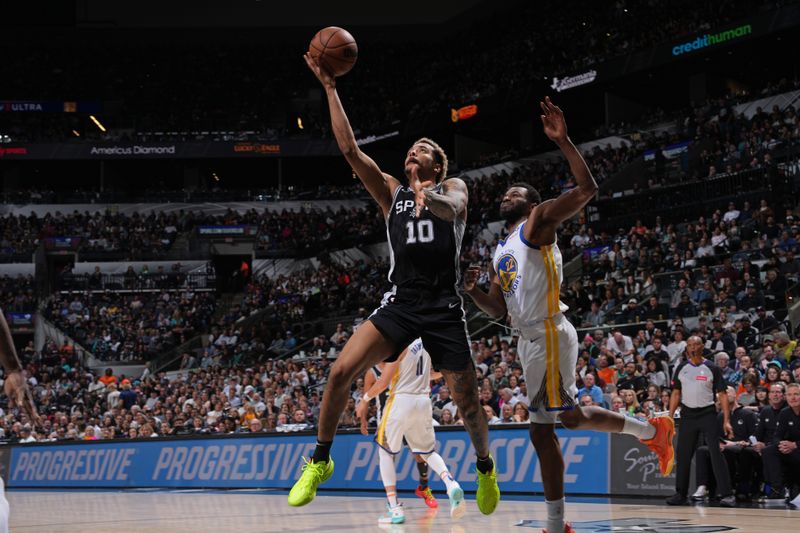 SAN ANTONIO, TX - MARCH 11: Jeremy Sochan #10 of the San Antonio Spurs drives to the basket during the game against the Golden State Warriors on March 11, 2024 at the AT&T Center in San Antonio, Texas. NOTE TO USER: User expressly acknowledges and agrees that, by downloading and or using this photograph, user is consenting to the terms and conditions of the Getty Images License Agreement. Mandatory Copyright Notice: Copyright 2024 NBAE (Photos by Jesse D. Garrabrant/NBAE via Getty Images)