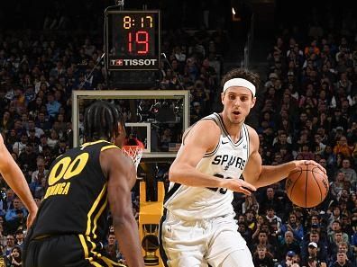 SAN FRANCISCO, CA - NOVEMBER 24:  Zach Collins #23 of the San Antonio Spurs goes to the basket during the game during the in-Season Tournament on November 24, 2023 at Chase Center in San Francisco, California. NOTE TO USER: User expressly acknowledges and agrees that, by downloading and or using this photograph, user is consenting to the terms and conditions of Getty Images License Agreement. Mandatory Copyright Notice: Copyright 2023 NBAE (Photo by Noah Graham/NBAE via Getty Images)