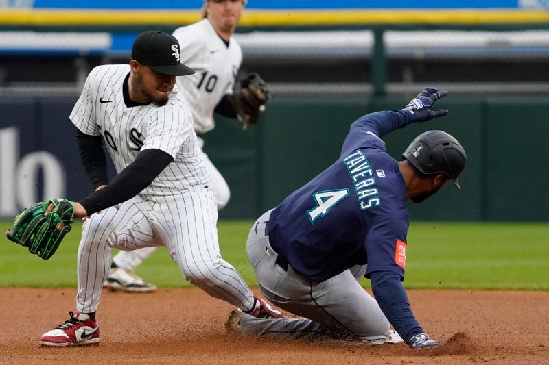 May 21, 2025; Chicago, Illinois, USA; Seattle Mariners outfielder Leody Taveras (4) steals second base as Chicago White Sox second base Lenyn Sosa (50) makes a late tag during the sixth inning at Rate Field. Mandatory Credit: David Banks-Imagn Images