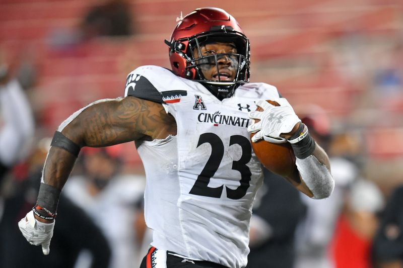 Oct 24, 2020; Dallas, Texas, USA; Cincinnati Bearcats running back Gerrid Doaks (23) scores a touch down against Southern Methodist Mustangs during the fourth at Gerald J. Ford Stadium. Mandatory Credit: Tim Flores-USA TODAY Sports