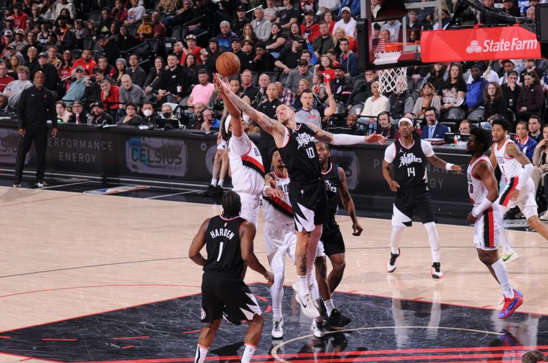 PORTLAND, OR - MARCH 22:  Daniel Theis #10 of the LA Clippers grabs the rebound during the game on March 22, 2024 at the Moda Center Arena in Portland, Oregon. NOTE TO USER: User expressly acknowledges and agrees that, by downloading and or using this photograph, user is consenting to the terms and conditions of the Getty Images License Agreement. Mandatory Copyright Notice: Copyright 2024 NBAE (Photo by Cameron Browne/NBAE via Getty Images)