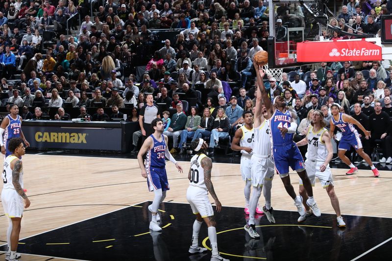 SALT LAKE CITY, UT - FEBRUARY 1: Paul Reed #44 of the Philadelphia 76ers drives to the basket during the game against the Utah Jazz on February 1, 2024 at Delta Center in Salt Lake City, Utah. NOTE TO USER: User expressly acknowledges and agrees that, by downloading and or using this Photograph, User is consenting to the terms and conditions of the Getty Images License Agreement. Mandatory Copyright Notice: Copyright 2024 NBAE (Photo by Melissa Majchrzak/NBAE via Getty Images)