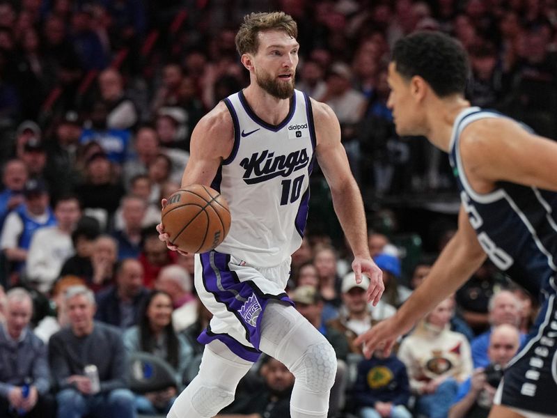 DALLAS, TX - JANUARY 27: Domantas Sabonis #10 of the Sacramento Kings goes to the basket during the game on January 27, 2024 at the American Airlines Center in Dallas, Texas. NOTE TO USER: User expressly acknowledges and agrees that, by downloading and or using this photograph, User is consenting to the terms and conditions of the Getty Images License Agreement. Mandatory Copyright Notice: Copyright 2024 NBAE (Photo by Glenn James/NBAE via Getty Images)