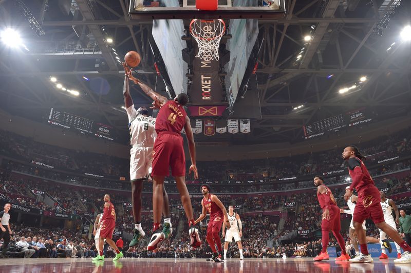 CLEVELAND, OH - NOVEMBER 4: Bobby Portis #9 of the Milwaukee Bucks shoots the ball during the game against the Cleveland Cavaliers on November 4, 2024 at Rocket Mortgage FieldHouse in Cleveland, Ohio. NOTE TO USER: User expressly acknowledges and agrees that, by downloading and/or using this Photograph, user is consenting to the terms and conditions of the Getty Images License Agreement. Mandatory Copyright Notice: Copyright 2024 NBAE (Photo by David Liam Kyle/NBAE via Getty Images)