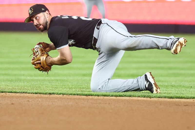 May 17, 2024; Bronx, New York, USA;  Chicago White Sox shortstop Paul DeJong (29) attempts to throw a runner out in the seventh inning against the New York Yankees at Yankee Stadium. Mandatory Credit: Wendell Cruz-USA TODAY Sports