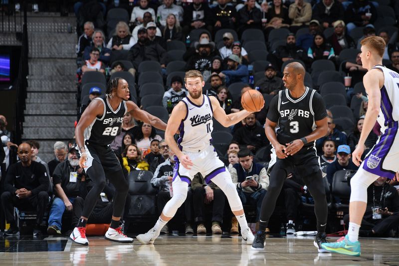 SAN ANTONIO, TX - DECEMBER 6: Domantas Sabonis #11 of the Sacramento Kings handles the ball during the game against the San Antonio Spurs on December 6, 2024 at the Frost Bank Center in San Antonio, Texas. NOTE TO USER: User expressly acknowledges and agrees that, by downloading and or using this photograph, user is consenting to the terms and conditions of the Getty Images License Agreement. Mandatory Copyright Notice: Copyright 2024 NBAE (Photos by Michael Gonzales/NBAE via Getty Images)