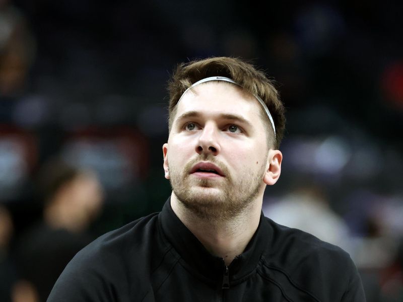 DALLAS, TEXAS - DECEMBER 27: Luka Doncic #77 of the Dallas Mavericks shoots the ball during warmups before the game against the Cleveland Cavaliers at American Airlines Center on December 27, 2023 in Dallas, Texas. NOTE TO USER: User expressly acknowledges and agrees that, by downloading and or using this photograph, User is consenting to the terms and conditions of the Getty Images License Agreement. (Photo by Tim Heitman/Getty Images)