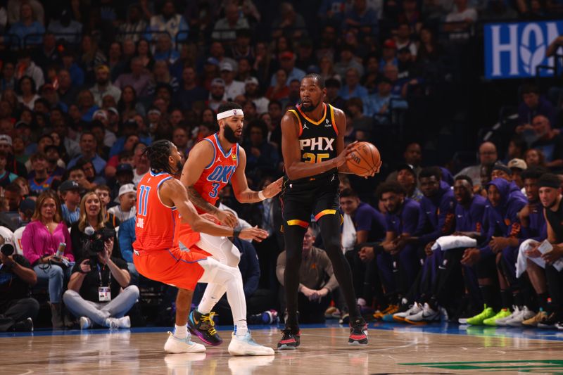 OKLAHOMA CITY, OK - MARCH 29: Kevin Durant #35 of the Phoenix Suns handles the ball during the game against the Oklahoma City Thunder on March 29, 2024 at Paycom Arena in Oklahoma City, Oklahoma. NOTE TO USER: User expressly acknowledges and agrees that, by downloading and or using this photograph, User is consenting to the terms and conditions of the Getty Images License Agreement. Mandatory Copyright Notice: Copyright 2024 NBAE (Photo by Zach Beeker/NBAE via Getty Images)