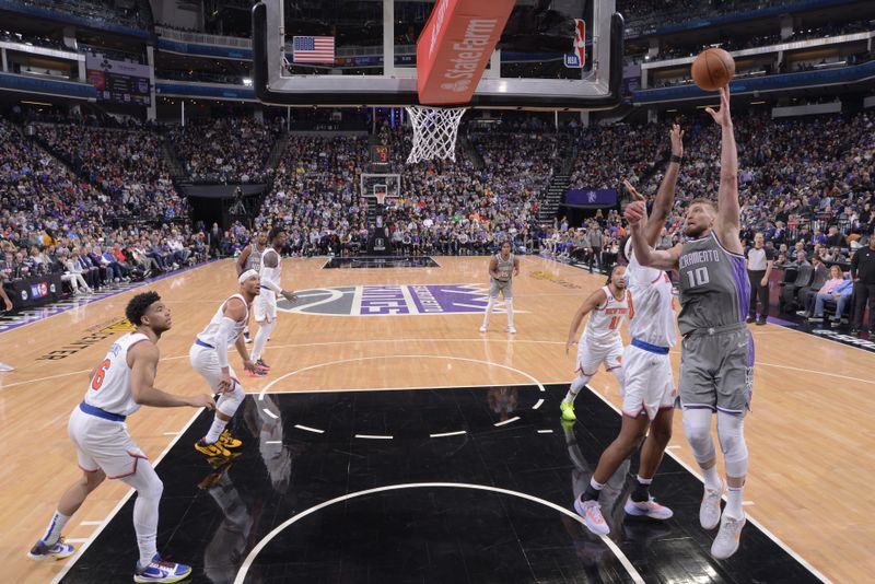 SACRAMENTO, CA - MARCH 9: Domantas Sabonis #10 of the Sacramento Kings drives to the basket during the game against the New York Knicks on March 9, 2023 at Golden 1 Center in Sacramento, California. NOTE TO USER: User expressly acknowledges and agrees that, by downloading and or using this Photograph, user is consenting to the terms and conditions of the Getty Images License Agreement. Mandatory Copyright Notice: Copyright 2023 NBAE (Photo by Rocky Widner/NBAE via Getty Images)