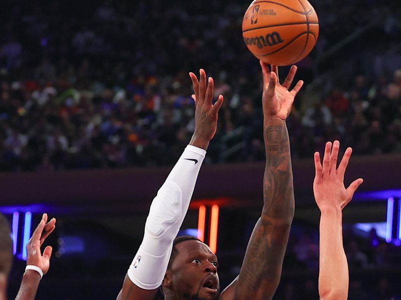 NEW YORK, NEW YORK - DECEMBER 25:  Julius Randle #30 of the New York Knicks shoots the ball during the first quarter of the game against the Milwaukee Bucksat Madison Square Garden on December 25, 2023 in New York City.  NOTE TO USER: User expressly acknowledges and agrees that, by downloading and or using this photograph, User is consenting to the terms and conditions of the Getty Images License Agreement. (Photo by Rich Graessle/Getty Images)