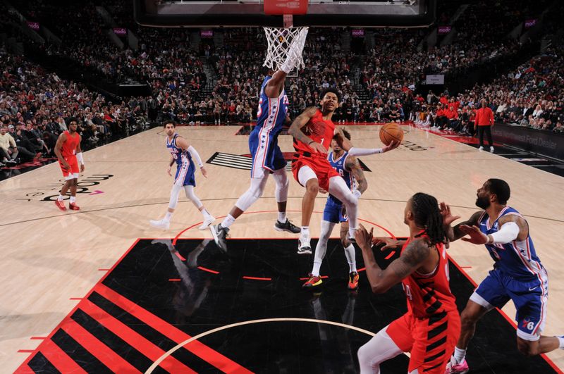 PORTLAND, OR - JANUARY 29: Anfernee Simons #1 of the Portland Trail Blazers shoots the ball during the game against the Philadelphia 76ers on January 29, 2024 at the Moda Center Arena in Portland, Oregon. NOTE TO USER: User expressly acknowledges and agrees that, by downloading and or using this photograph, user is consenting to the terms and conditions of the Getty Images License Agreement. Mandatory Copyright Notice: Copyright 2024 NBAE (Photo by Cameron Browne/NBAE via Getty Images)