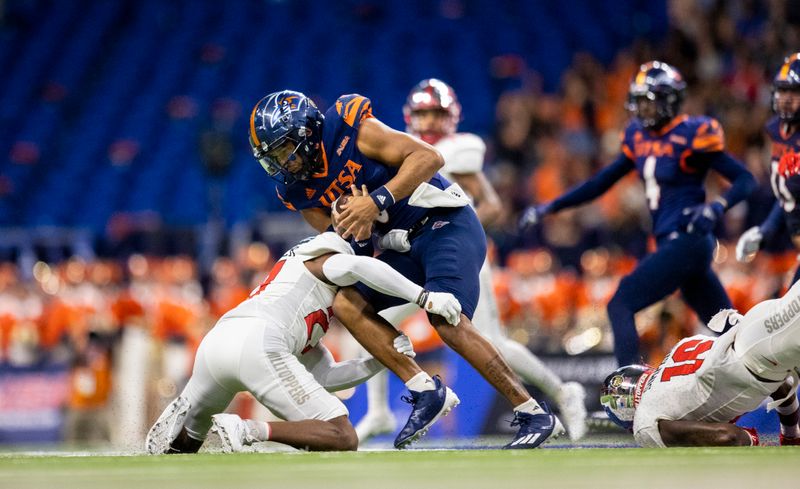 Dec 3, 2021; San Antonio, TX, USA; UTSA Roadrunners quarterback Frank Harris (0) runs the ball against the Western Kentucky Hilltoppers defense in the first half of the Conference USA championship game at the Alamodome. Mandatory Credit: Ivan Pierre Aguirre-USA TODAY Sports