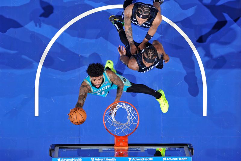 ORLANDO, FL - MARCH 19: Nick Richards #4 of the Charlotte Hornets drives to the basket during the game against the Orlando Magic on March 19, 2024 at the Kia Center in Orlando, Florida. NOTE TO USER: User expressly acknowledges and agrees that, by downloading and or using this photograph, User is consenting to the terms and conditions of the Getty Images License Agreement. Mandatory Copyright Notice: Copyright 2024 NBAE (Photo by Fernando Medina/NBAE via Getty Images)