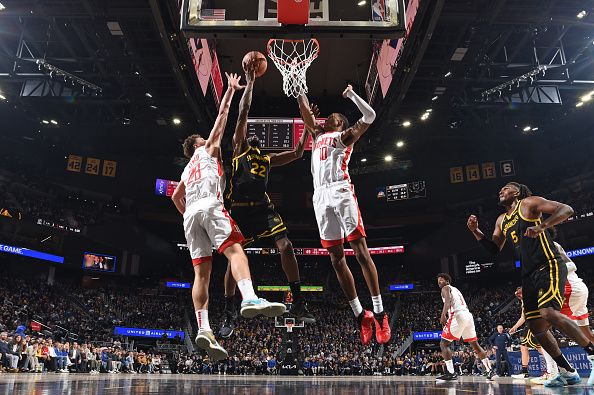 SAN FRANCISCO, CA - NOVEMBER 20: Andrew Wiggins #22 of the Golden State Warriors shoots the ball during the game against the Houston Rockets on November 20, 2023 at Chase Center in San Francisco, California. NOTE TO USER: User expressly acknowledges and agrees that, by downloading and or using this photograph, user is consenting to the terms and conditions of Getty Images License Agreement. Mandatory Copyright Notice: Copyright 2023 NBAE (Photo by Noah Graham/NBAE via Getty Images)