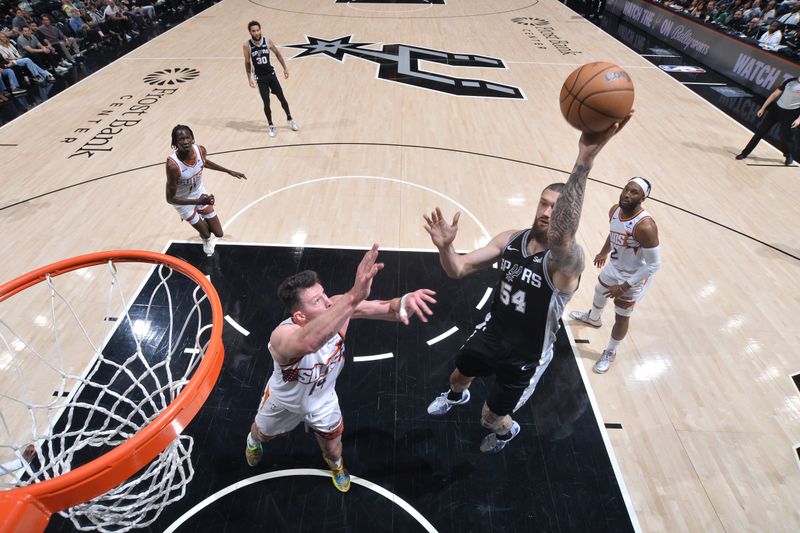 SAN ANTONIO, TX - MARCH 23: Sandro Mamukelashvili #54 of the San Antonio Spurs  drives to the basket during the game against the Phoenix Suns on March 23, 2024 at the Frost Bank Center in San Antonio, Texas. NOTE TO USER: User expressly acknowledges and agrees that, by downloading and or using this photograph, user is consenting to the terms and conditions of the Getty Images License Agreement. Mandatory Copyright Notice: Copyright 2024 NBAE (Photos by Michael Gonzales/NBAE via Getty Images)