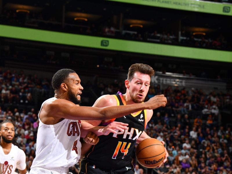 PHOENIX, AZ - APRIL 3:  Drew Eubanks #14 of the Phoenix Suns goes to the basket during the game on April 3, 2024 at Footprint Center in Phoenix, Arizona. NOTE TO USER: User expressly acknowledges and agrees that, by downloading and or using this photograph, user is consenting to the terms and conditions of the Getty Images License Agreement. Mandatory Copyright Notice: Copyright 2024 NBAE (Photo by Barry Gossage/NBAE via Getty Images)