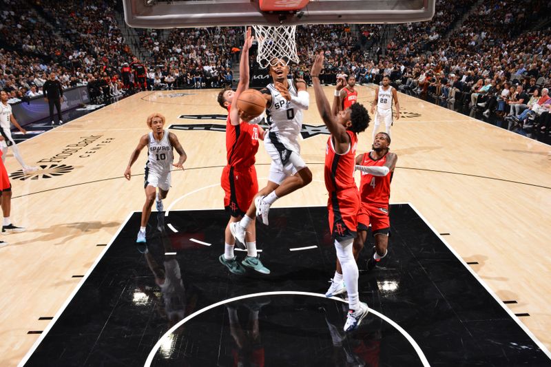 SAN ANTONIO, TX - OCTOBER 26: Keldon Johnson #0 of the San Antonio Spurs drives to the basket during the game against the Houston Rockets on October 26, 2024 at the Frost Bank Center in San Antonio, Texas. NOTE TO USER: User expressly acknowledges and agrees that, by downloading and or using this photograph, user is consenting to the terms and conditions of the Getty Images License Agreement. Mandatory Copyright Notice: Copyright 2024 NBAE (Photos by Jesse D. Garrabrant/NBAE via Getty Images)