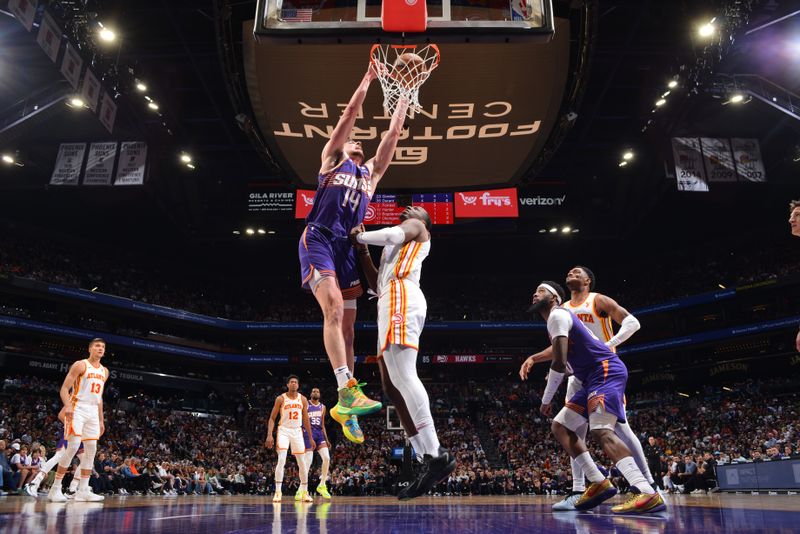 PHOENIX, AZ - MARCH 21:  Drew Eubanks #14 of the Phoenix Suns slam dunk during the game  on March 21, 2024 at Footprint Center in Phoenix, Arizona. NOTE TO USER: User expressly acknowledges and agrees that, by downloading and or using this photograph, user is consenting to the terms and conditions of the Getty Images License Agreement. Mandatory Copyright Notice: Copyright 2024 NBAE (Photo by Barry Gossage/NBAE via Getty Images)