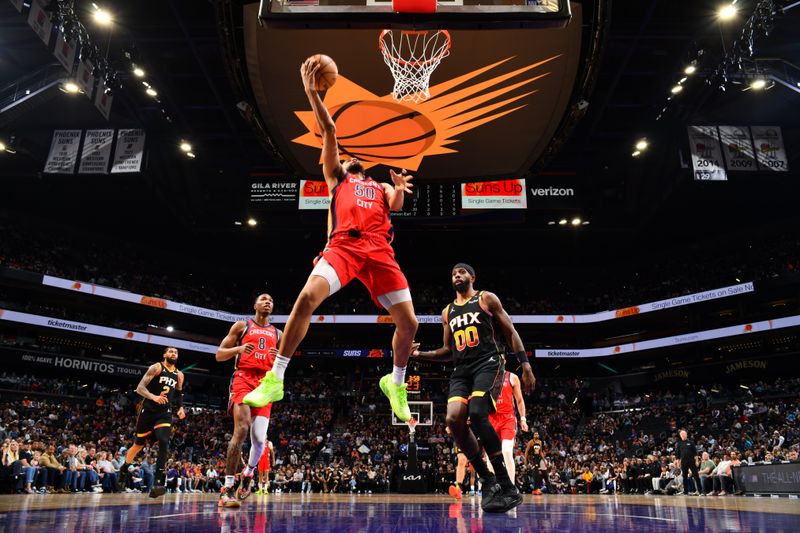 PHOENIX, AZ - FEBRUARY 28: Jeremiah Robinson-Earl #50 of the New Orleans Pelicans drives to the basket during the game against the Phoenix Suns on February 28, 2025 at PHX Arena in Phoenix, Arizona. NOTE TO USER: User expressly acknowledges and agrees that, by downloading and or using this photograph, user is consenting to the terms and conditions of the Getty Images License Agreement. Mandatory Copyright Notice: Copyright 2025 NBAE (Photo by Barry Gossage/NBAE via Getty Images)