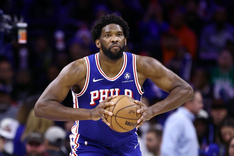 PHILADELPHIA, PENNSYLVANIA - DECEMBER 18: Joel Embiid #21 of the Philadelphia 76ers passes the ball against the Chicago Bulls at the Wells Fargo Center on December 18, 2023 in Philadelphia, Pennsylvania. NOTE TO USER: User expressly acknowledges and agrees that, by downloading and or using this photograph, User is consenting to the terms and conditions of the Getty Images License Agreement. (Photo by Tim Nwachukwu/Getty Images)