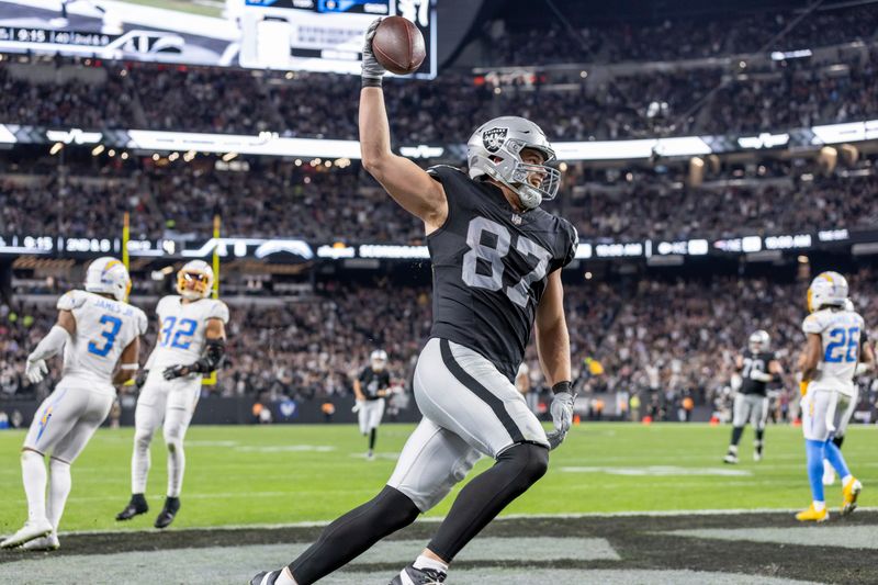 Las Vegas Raiders tight end Michael Mayer (87) catches a touchdown against the Los Angeles Chargers in an NFL football game, Thursday, Dec. 14, 2023, in Las Vegas, NV. Raiders defeat the Chargers 63-21. (AP Photo/Jeff Lewis)