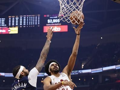 CLEVELAND, OH - DECEMBER 21:  Jarrett Allen #31 of the Cleveland Cavaliers shoots the ball during the game against the New Orleans Pelicans on December 21, 2023 at Rocket Mortgage FieldHouse in Cleveland, Ohio. NOTE TO USER: User expressly acknowledges and agrees that, by downloading and/or using this Photograph, user is consenting to the terms and conditions of the Getty Images License Agreement. Mandatory Copyright Notice: Copyright 2023 NBAE (Photo by  Lauren Leigh Bacho/NBAE via Getty Images)