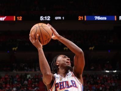 MIAMI, FL - DECEMBER 25:  Tyrese Maxey #0 of the Philadelphia 76ers handles the ball during the game against the Miami Heat on December 25, 2023 at Kaseya Center in Miami, Florida. NOTE TO USER: User expressly acknowledges and agrees that, by downloading and or using this Photograph, user is consenting to the terms and conditions of the Getty Images License Agreement. Mandatory Copyright Notice: Copyright 2023 NBAE (Photo by David Sherman/NBAE via Getty Images)