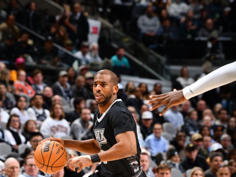 SAN ANTONIO, TX - JANUARY 15: Chris Paul #3 of the San Antonio Spurs dribbles the ball during the game against the San Antonio Spurs on January 15, 2025 at the Frost Bank Center in San Antonio, Texas. NOTE TO USER: User expressly acknowledges and agrees that, by downloading and or using this photograph, user is consenting to the terms and conditions of the Getty Images License Agreement. Mandatory Copyright Notice: Copyright 2025 NBAE (Photos by Barry Gossage/NBAE via Getty Images)