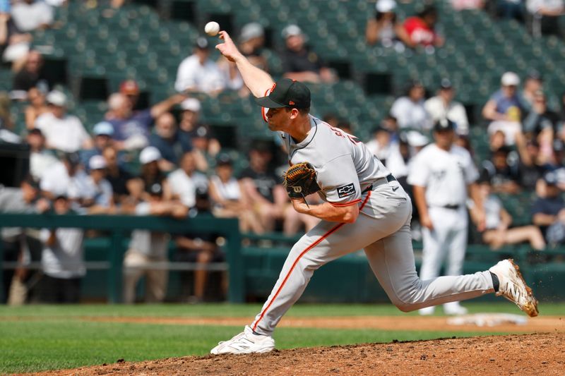 Jun 29, 2025; Chicago, Illinois, USA; San Francisco Giants relief pitcher Carson Seymour (77) delivers a pitch against the Chicago White Sox during the eight inning at Rate Field. Mandatory Credit: Kamil Krzaczynski-Imagn Images