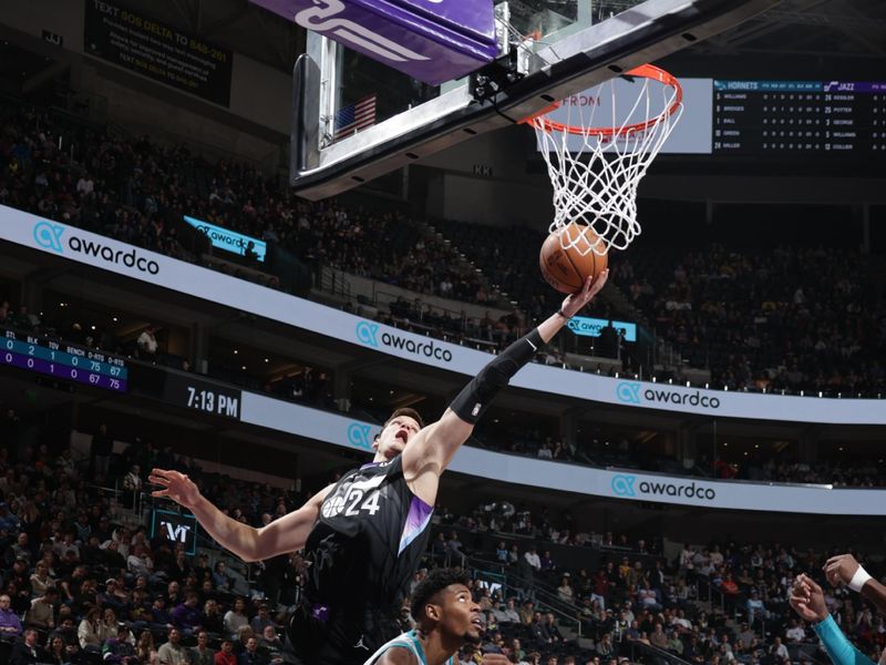 SALT LAKE CITY, UT - JANUARY 15: Walker Kessler #24 of the Utah Jazz drives to the basket during the game against the Charlotte Hornets on January 15, 2025 at Delta Center in Salt Lake City, Utah. NOTE TO USER: User expressly acknowledges and agrees that, by downloading and or using this Photograph, User is consenting to the terms and conditions of the Getty Images License Agreement. Mandatory Copyright Notice: Copyright 2025 NBAE (Photo by Melissa Majchrzak/NBAE via Getty Images)